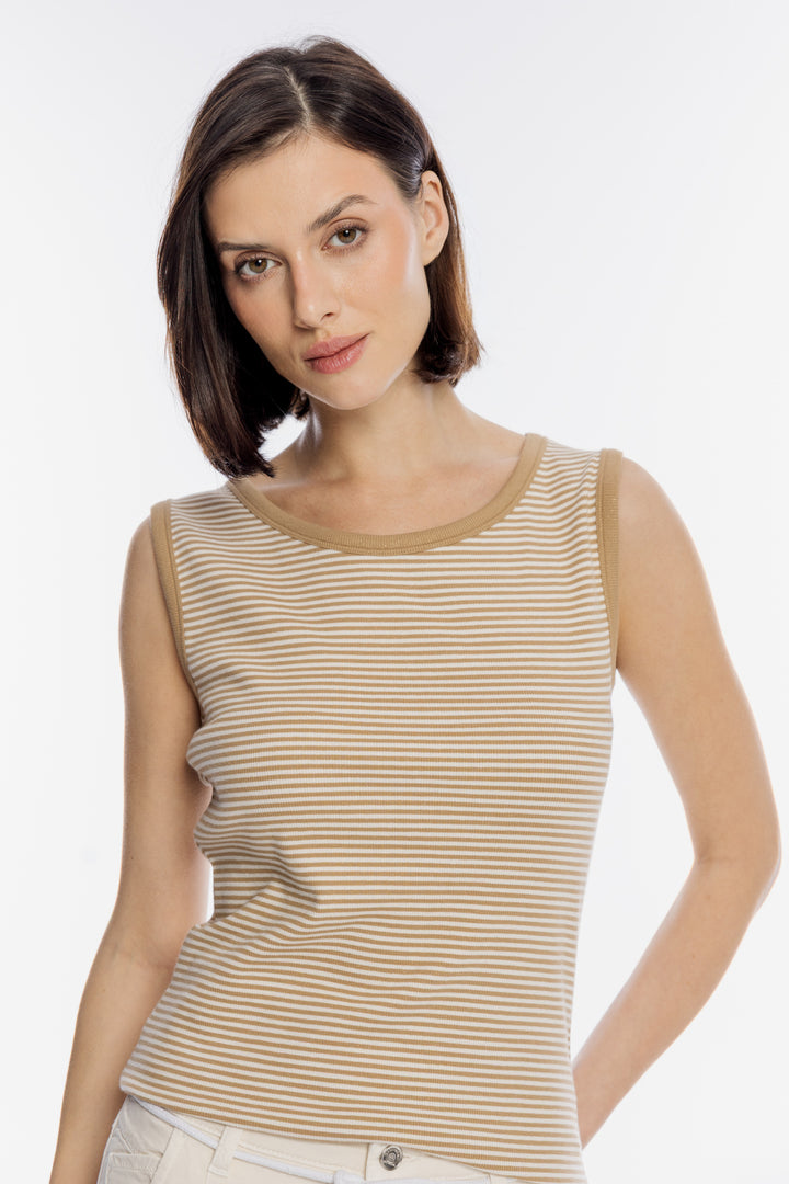 Prążkowany top w beżowo-białe poziome paski