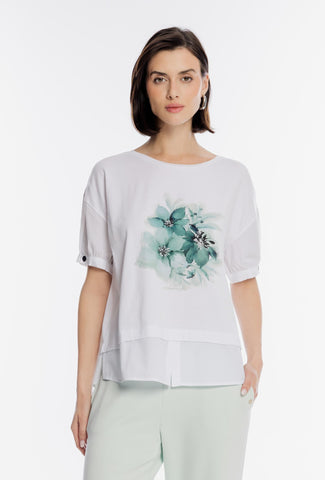 Biała bluzka z kwiatową grafiką i warstwowym dołem