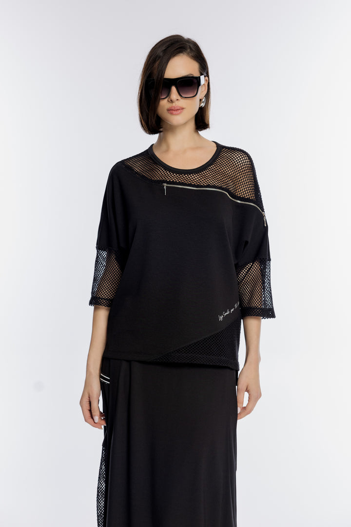 Czarna bluza z ozdobną siatką i metalowym zamkiem