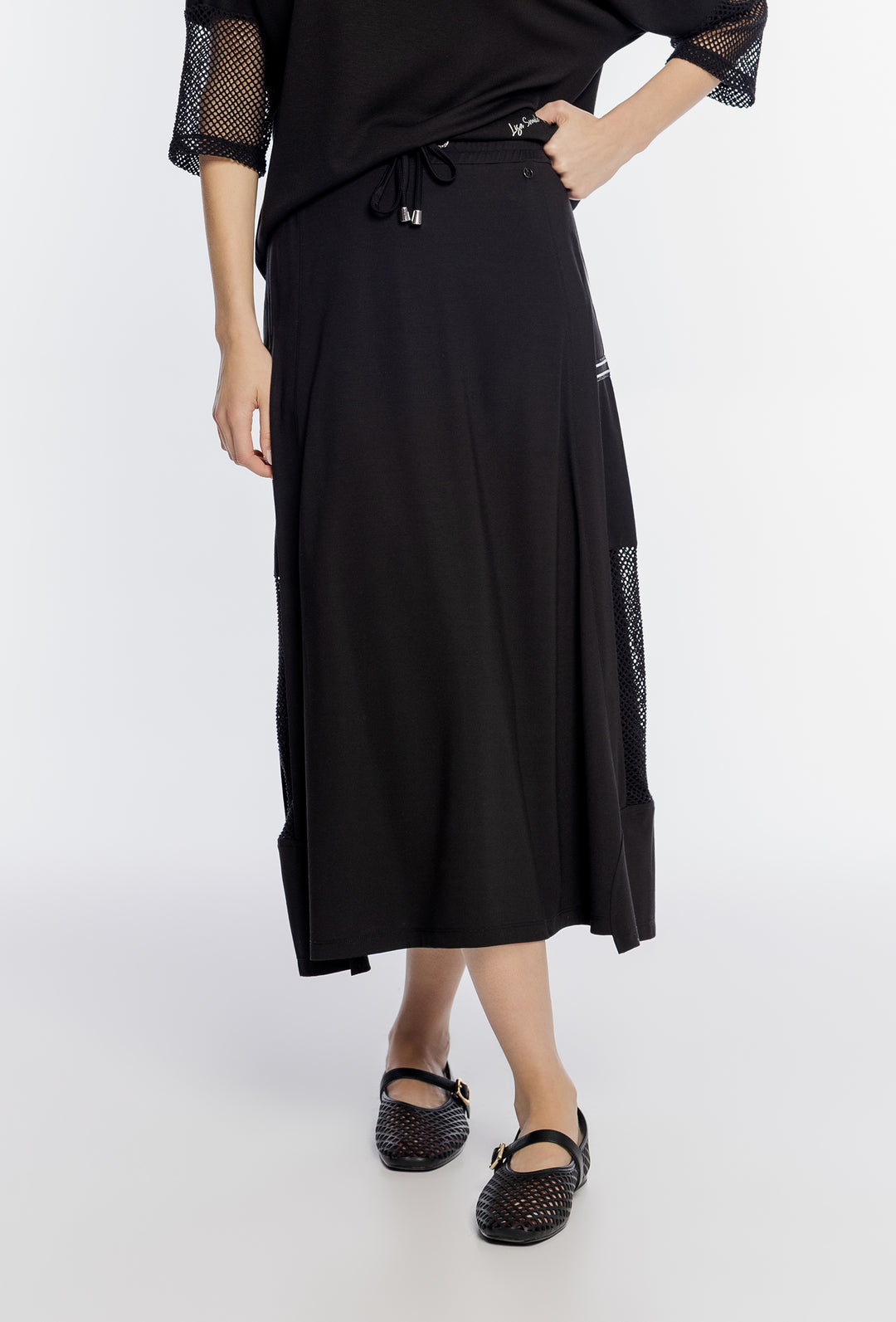 Czarna spódnica maxi z siatkowymi panelami i wiązaniem