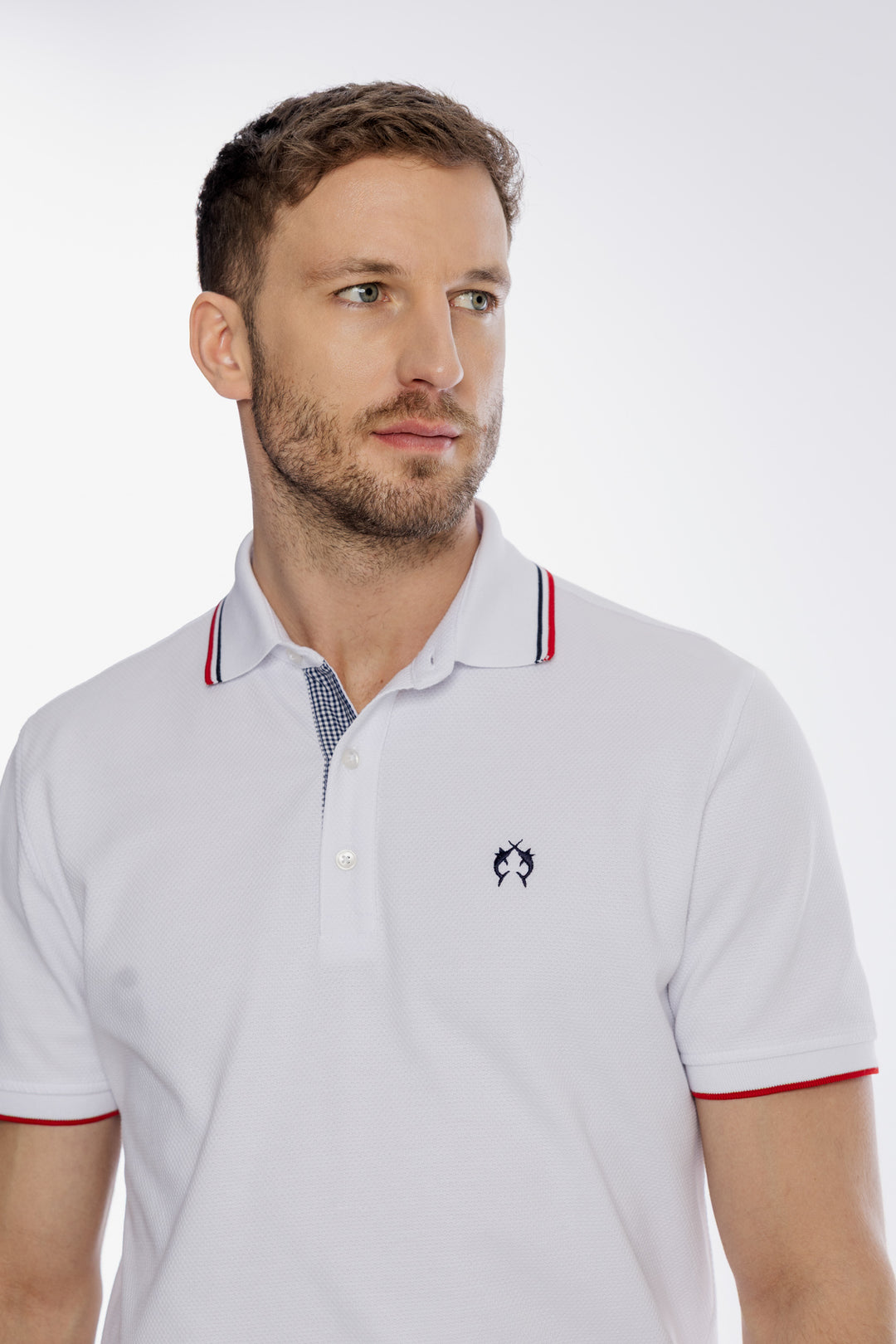Biała męska koszulka polo z czerwonymi detalami