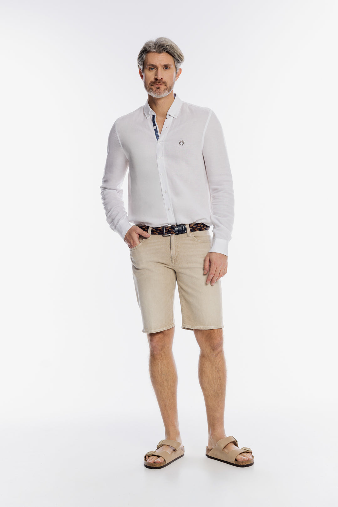 Klasyczne beżowe szorty Alberto o strukturze denimu