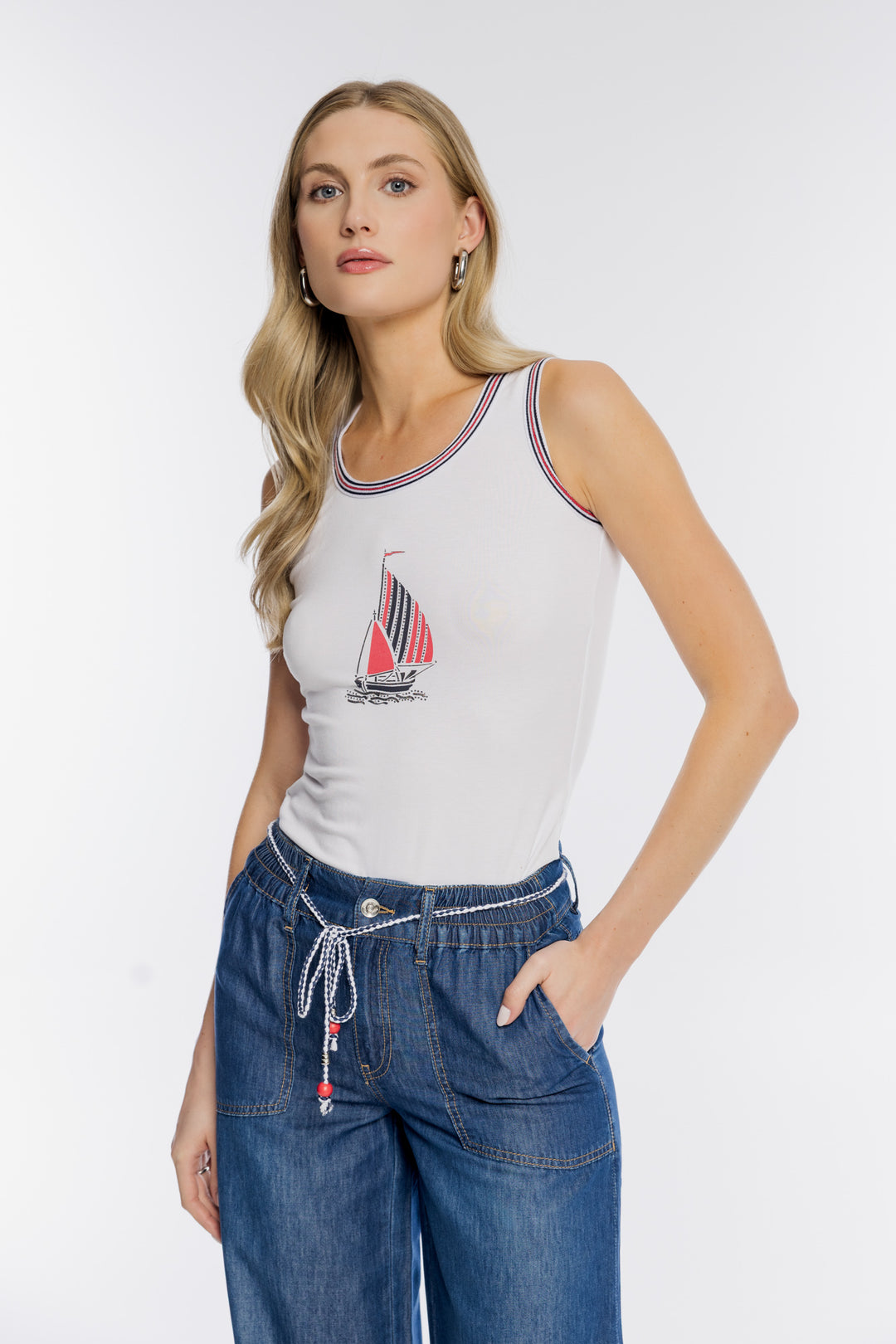 Szerokie spodnie jeansowe z topem w żeglarskim stylu