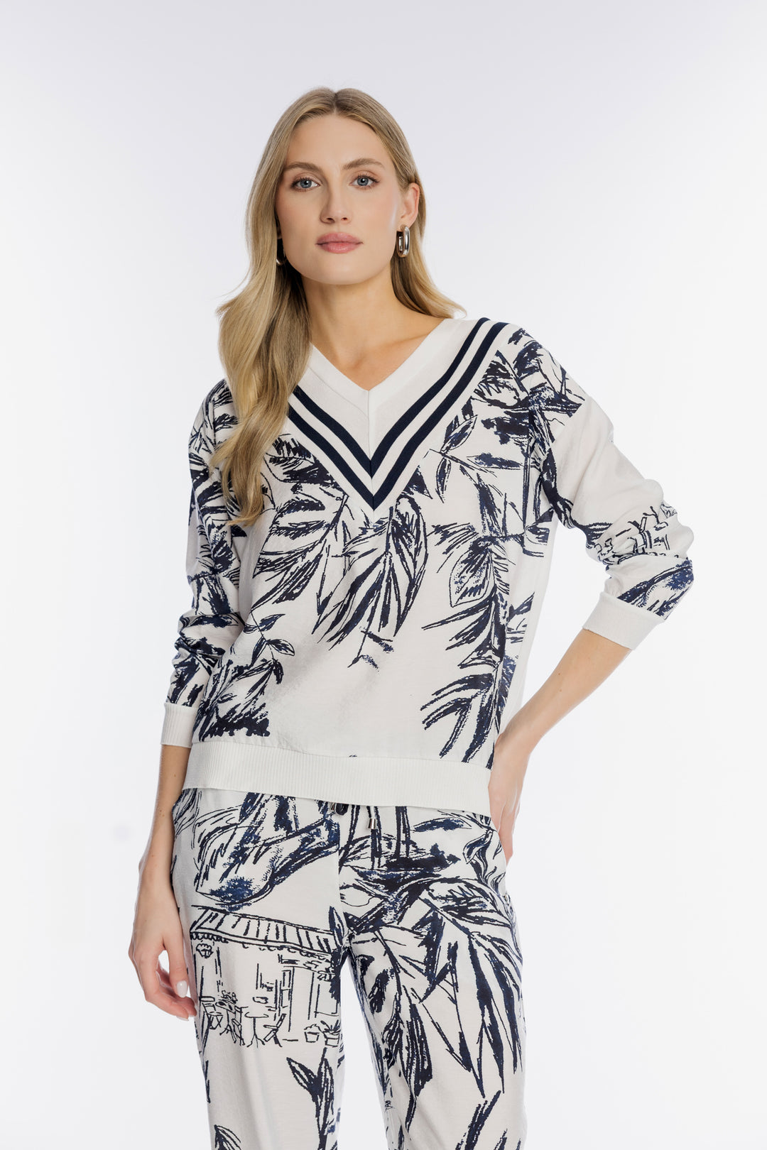 Biały komplet Campione z granatowym tropikalnym printem