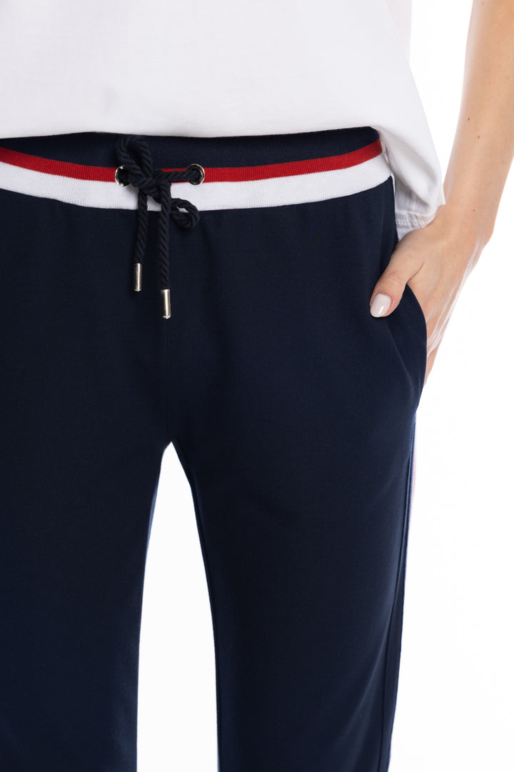 Granatowe spodnie dresowe z kontrastowym pasem i sznurkiem
