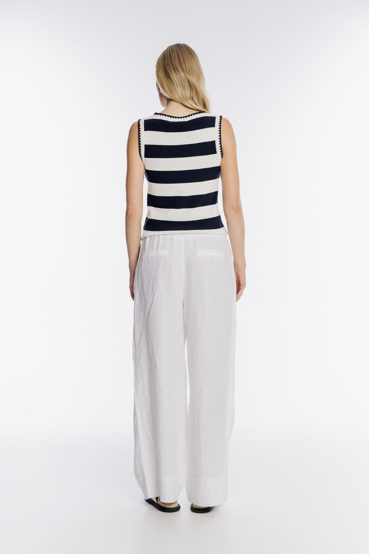 Białe lniane spodnie damskie z szerokimi nogawkami