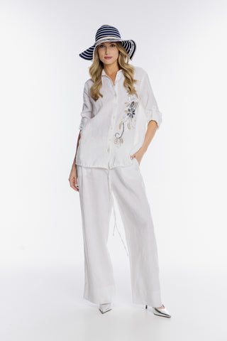 Biały lniany komplet z haftowaną koszulą i spodniami