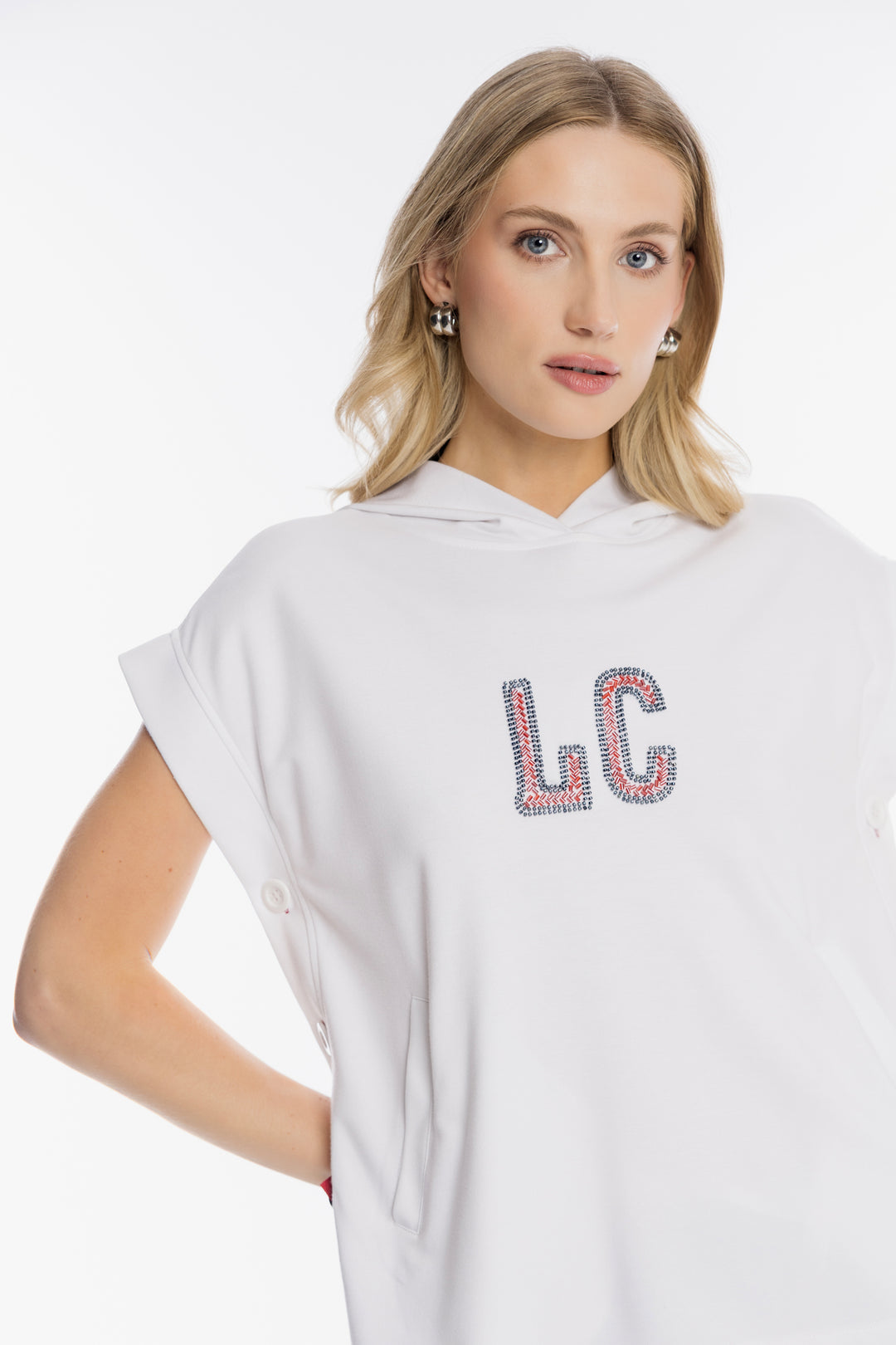 Biała bluza bez rękawów z kapturem i logo