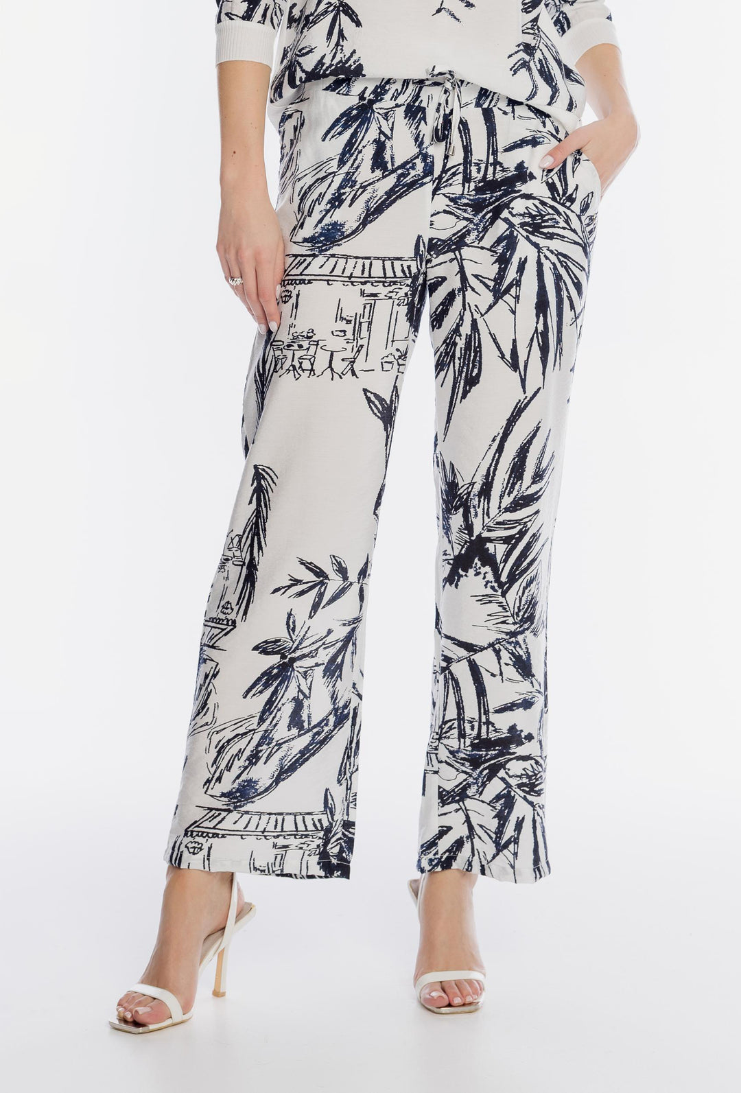 Biały komplet Campione z granatowym tropikalnym printem