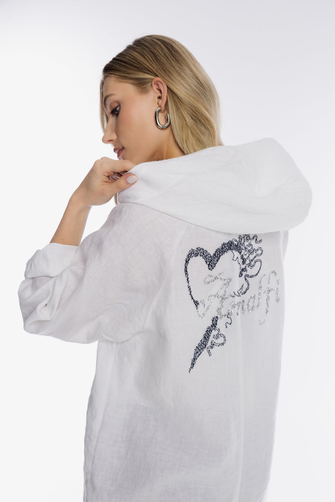 Biała lniana bluza z kapturem i zdobieniem