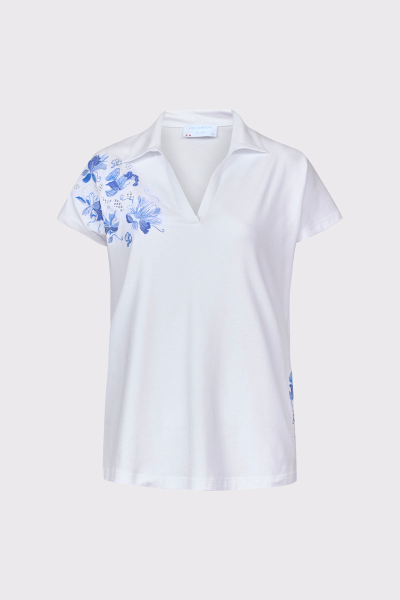 Biały T-shirt z haftem i ażurowym wycięciem