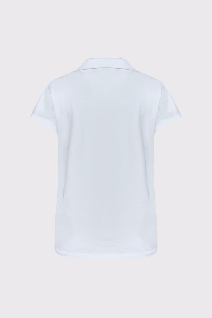 Biały T-shirt z haftem i ażurowym wycięciem