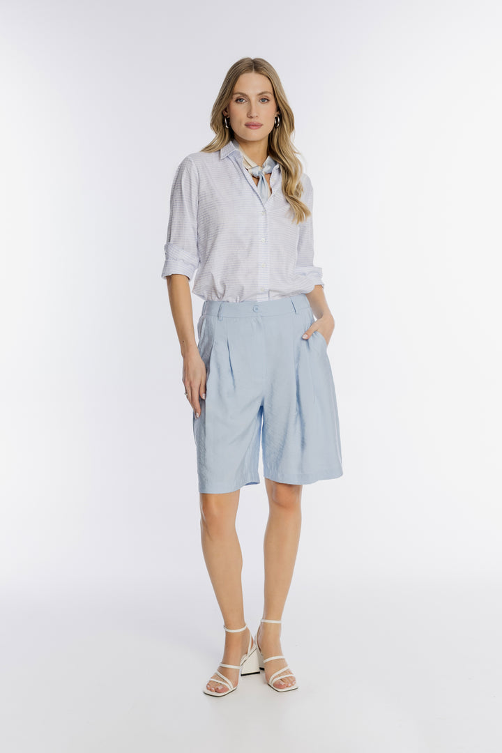 Błękitne szorty damskie z wysokim stanem i zakładkami