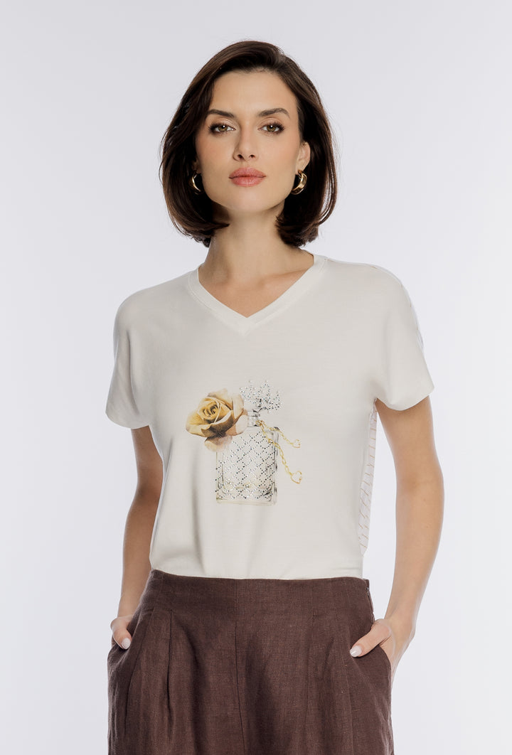 Elegancki T-shirt damski z biżuteryjną aplikacją i paskami
