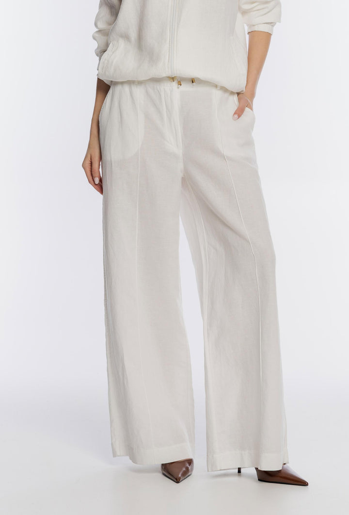 Biały komplet z bluzą i szerokimi lnianymi spodniami