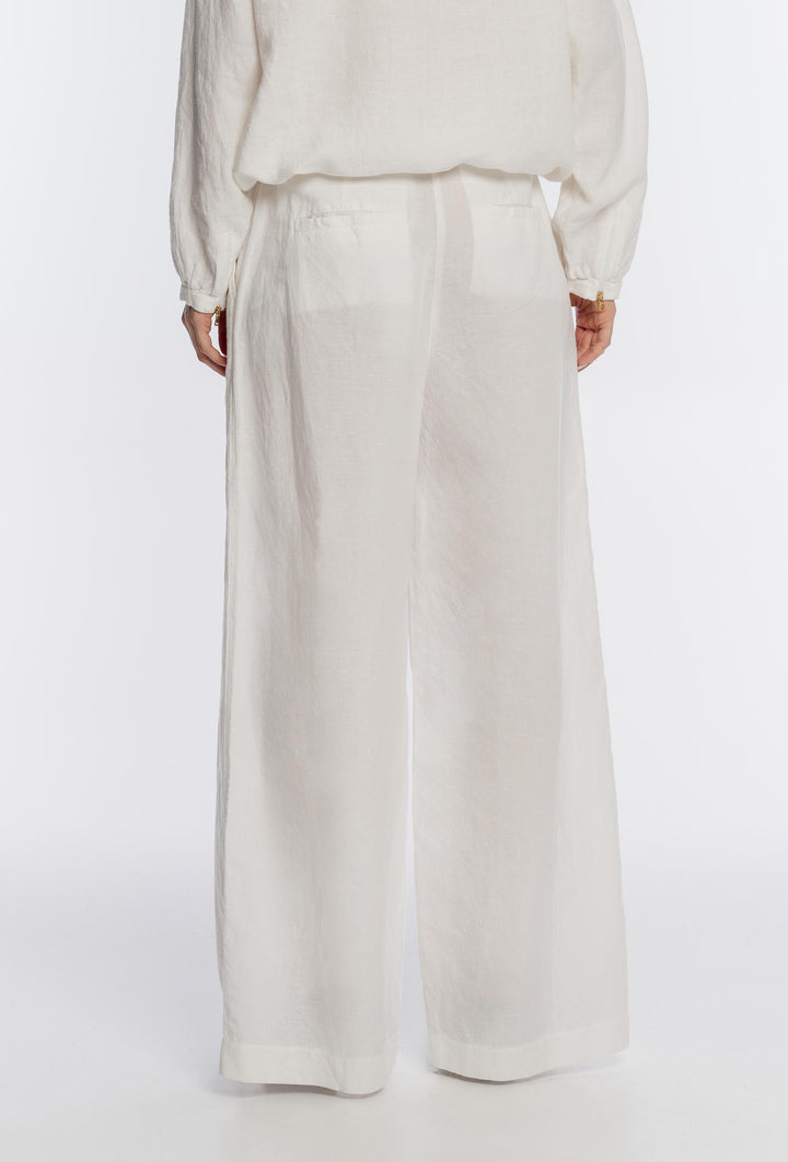 Białe lniane spodnie z wysokim stanem i kantem