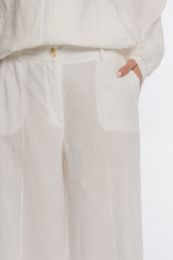 Biały komplet z bluzą i szerokimi lnianymi spodniami