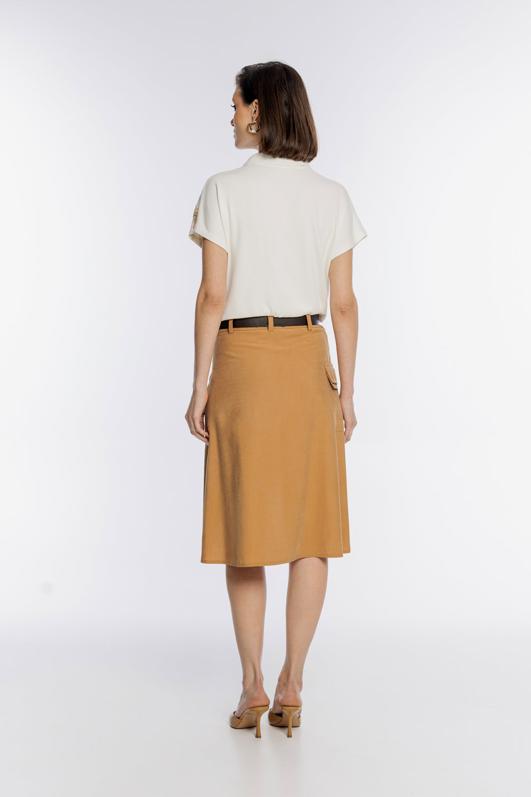 Brązowa spódnica kopertowa z paskiem i kieszenią