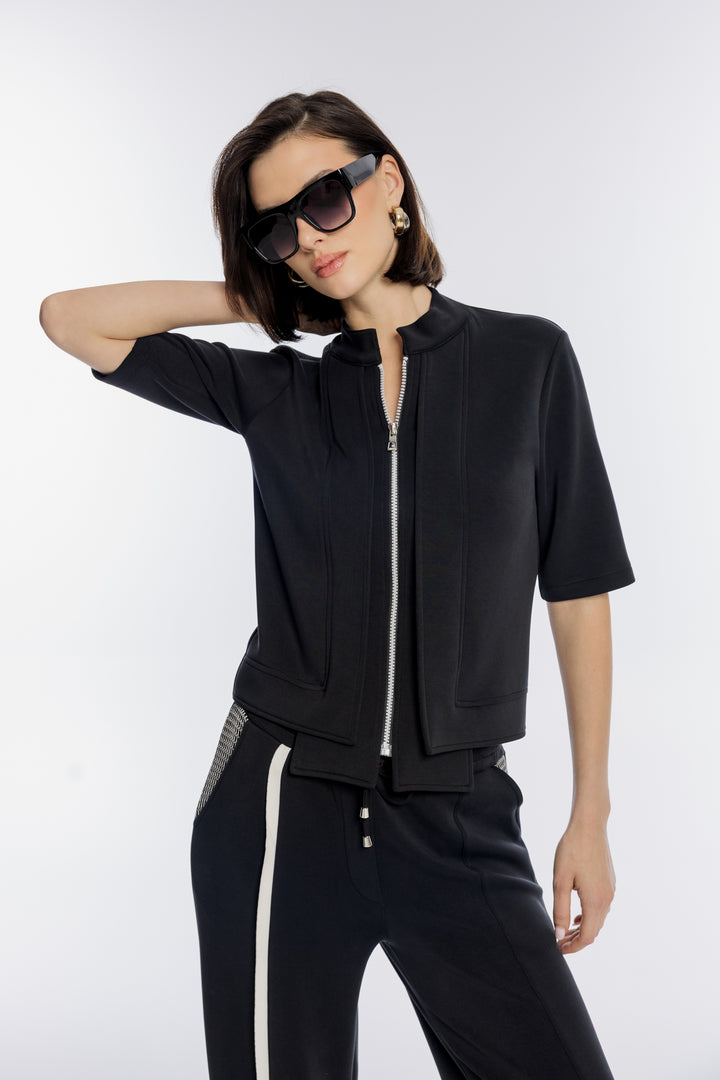 Czarna rozpinana bluzka z krótkim rękawem i stójką