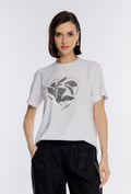 Biały T-shirt z ozdobną aplikacją i motywem liścia
