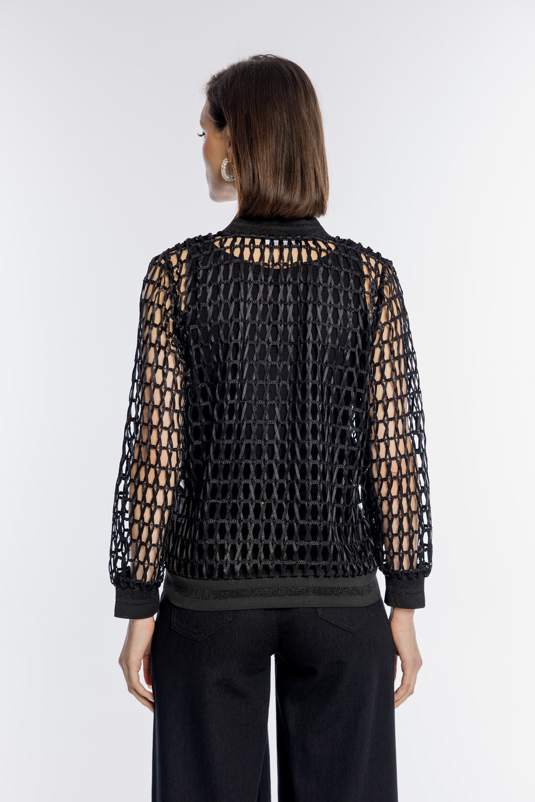 Czarna rozpinana bluza o strukturze ażurowej siatki