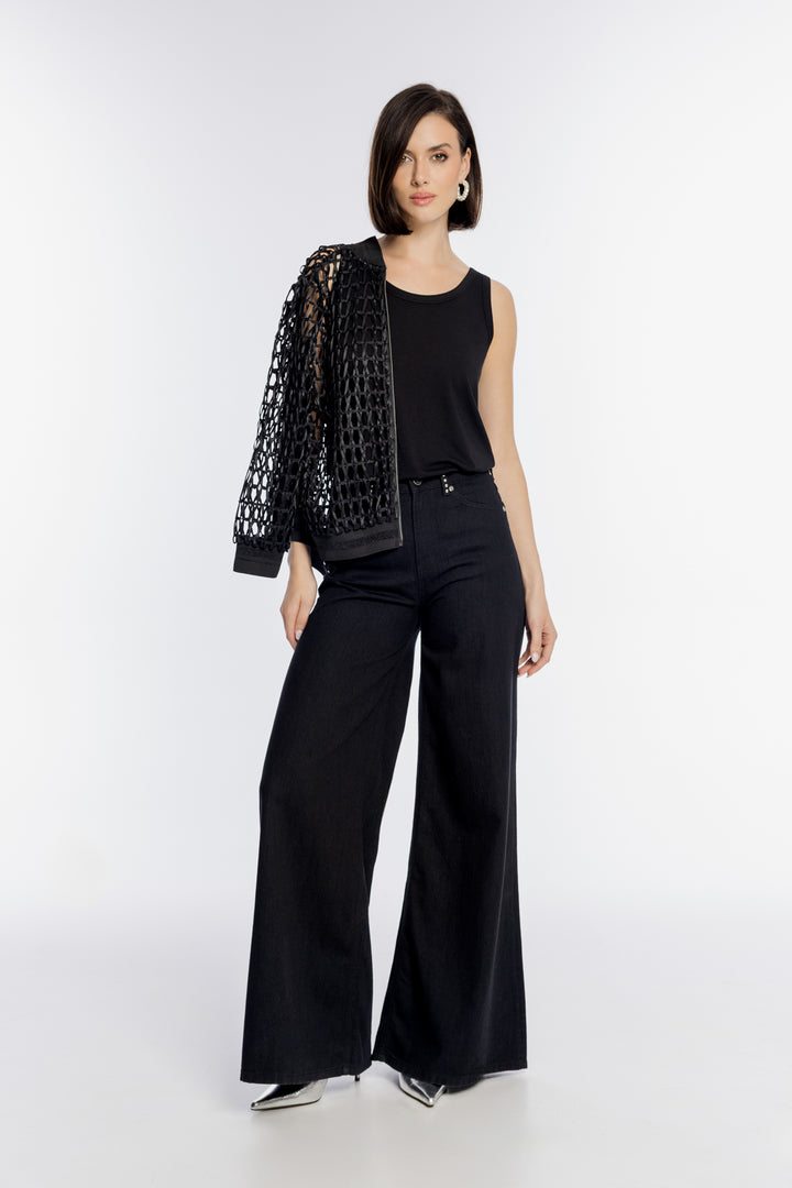 Czarna rozpinana bluza o strukturze ażurowej siatki