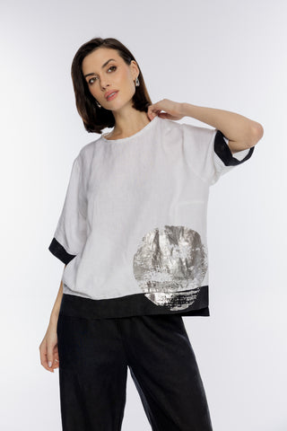 Biała lniana bluzka z połyskującym srebrnym nadrukiem