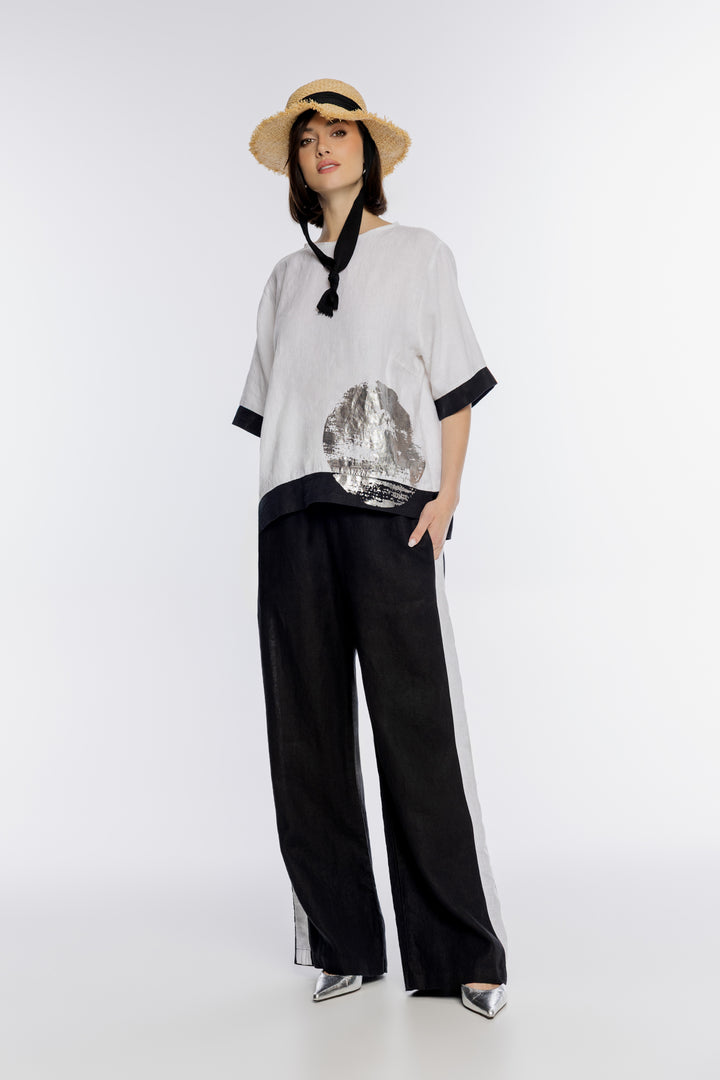 Biała lniana bluzka z połyskującym srebrnym nadrukiem