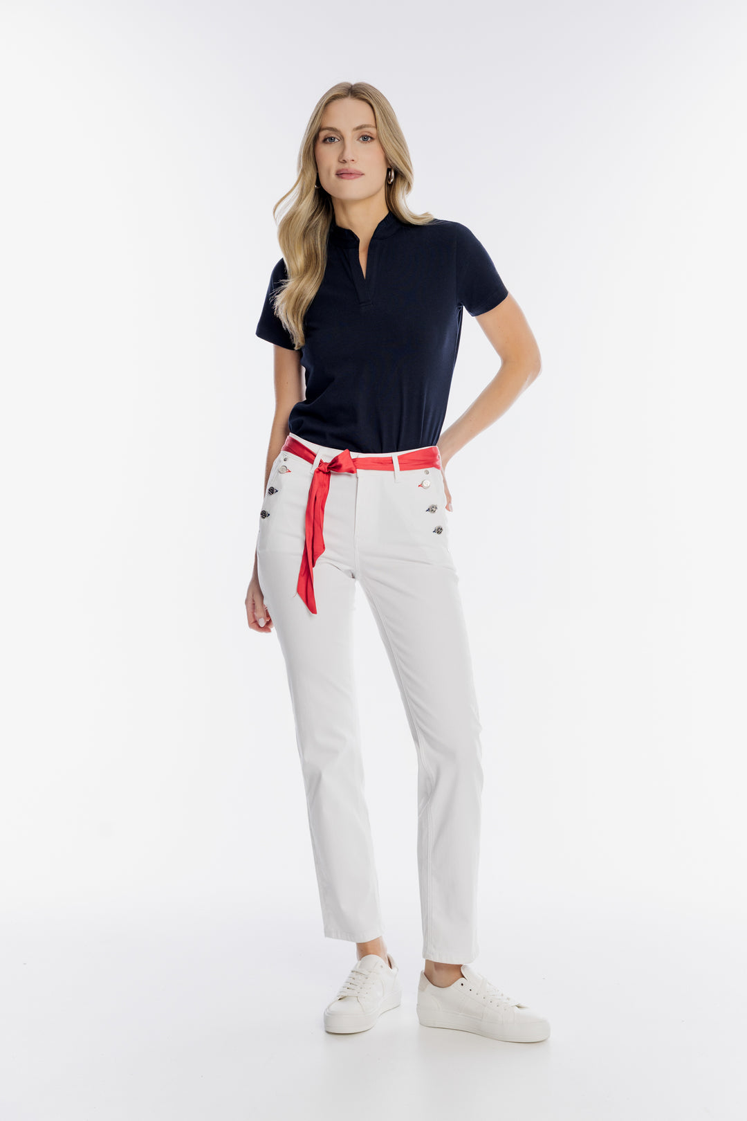 Białe spodnie damskie Campione z czerwonym pasem