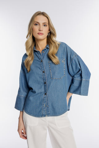 Jeansowa koszula damska z ozdobną kieszenią i dżetami