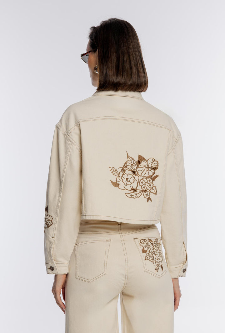 Kremowy zestaw jeansowy z brązowym haftem kwiatowym