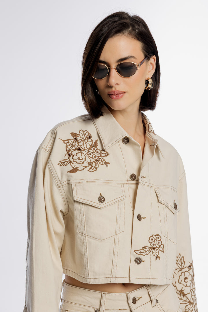 Kremowy zestaw jeansowy z brązowym haftem kwiatowym