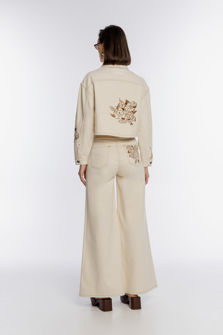 Beżowe spodnie z szeroką nogawką i haftem