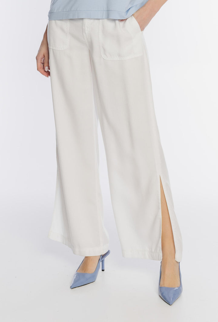 Błękitna bluzka damska z dekoltem w serek