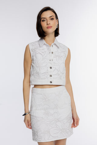 Biała krótka kamizelka damska z haftem kwiatowym