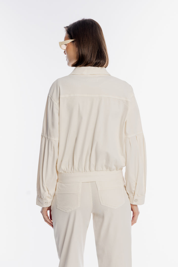 Beżowa kurtka przejściowa ze ściągaczem w pasie