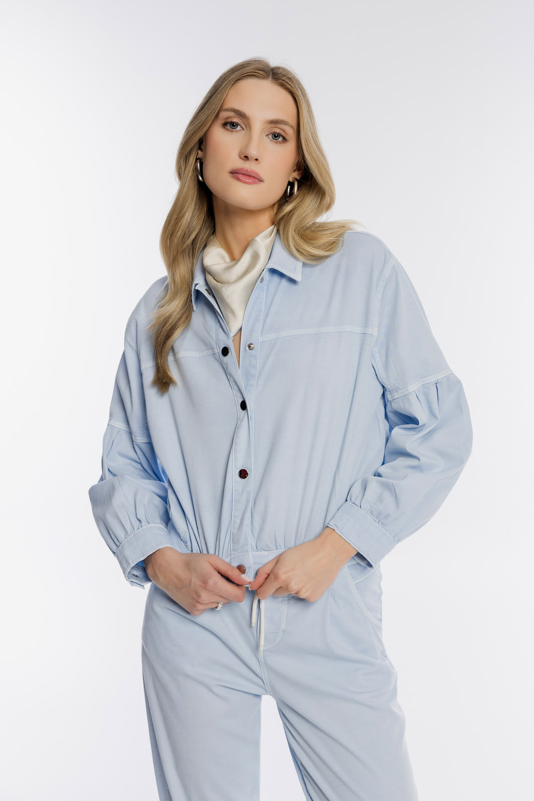 Jasnoniebieska koszula damska z bufiastymi rękawami 3/4