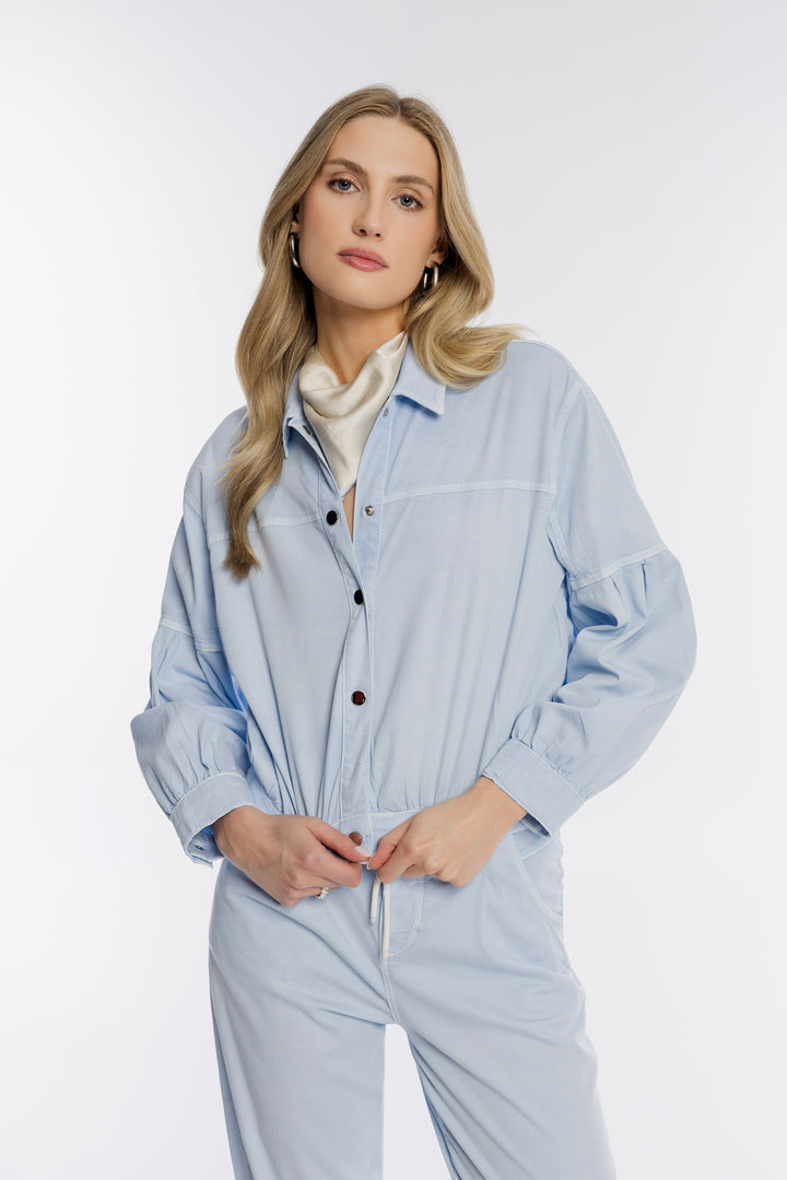 Jasnoniebieska koszula damska z bufiastymi rękawami 3/4