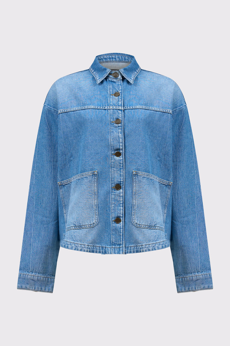 Jasnoniebieska koszulowa kurtka jeansowa z dużymi kieszeniami