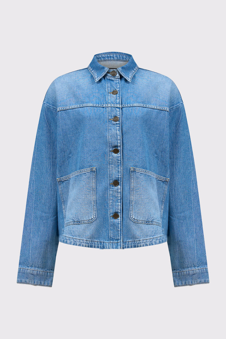 Jasnoniebieska koszulowa kurtka jeansowa z dużymi kieszeniami