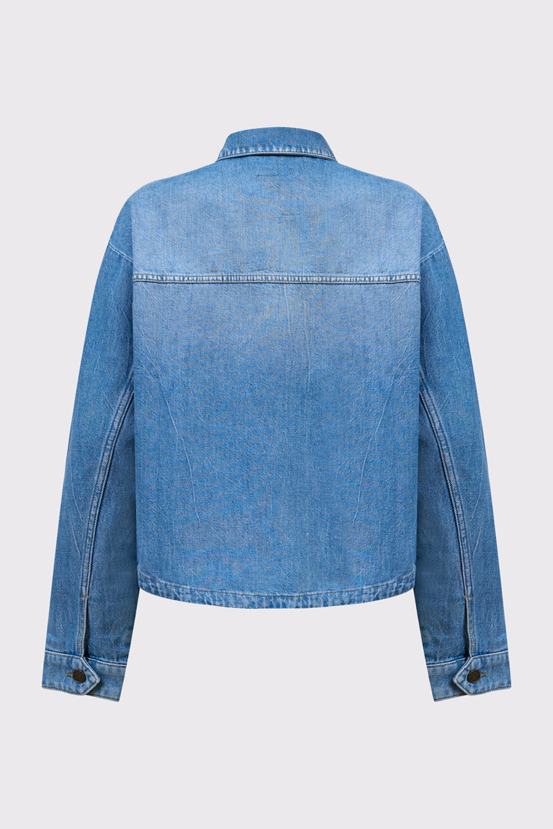 Jasnoniebieska koszulowa kurtka jeansowa z dużymi kieszeniami