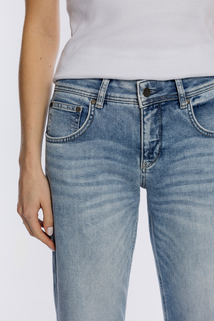 Damskie jeansy z szerokimi nogawkami i wysokim stanem