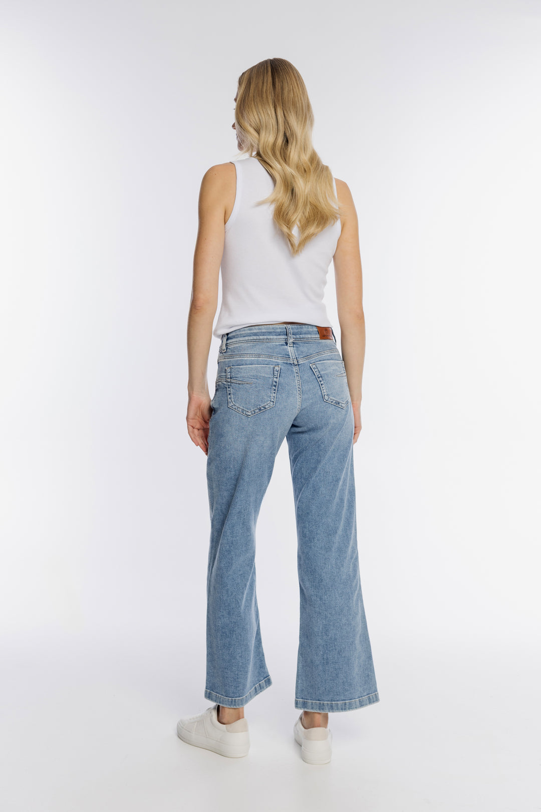 Damskie jeansy z szerokimi nogawkami i wysokim stanem
