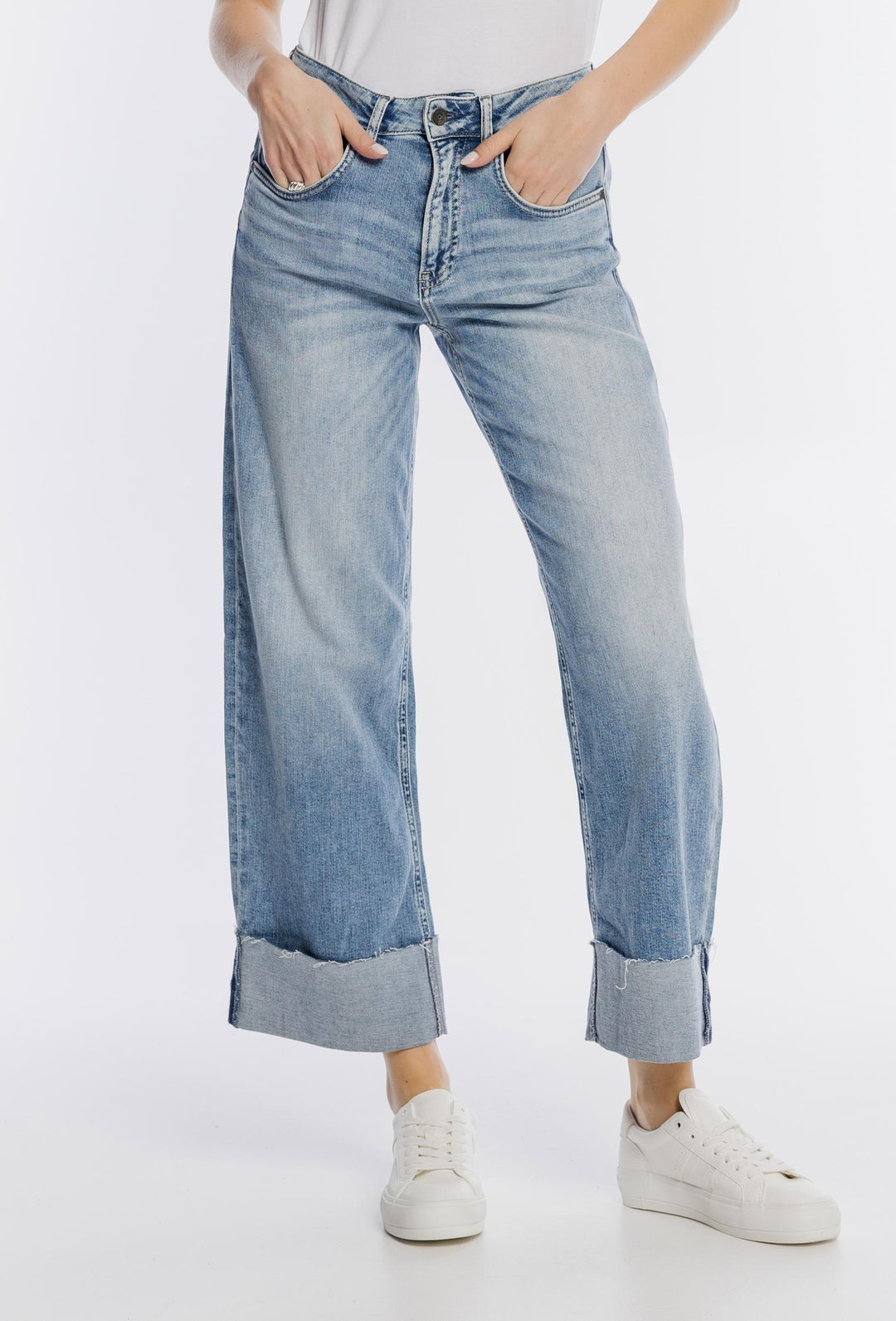 Damskie spodnie jeansowe z szeroką nogawką i podwinięciem