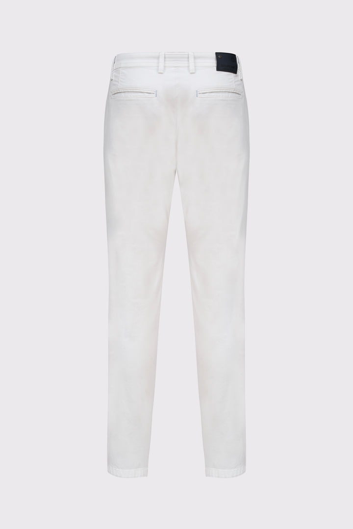 Męskie białe spodnie chino Campione z haftem