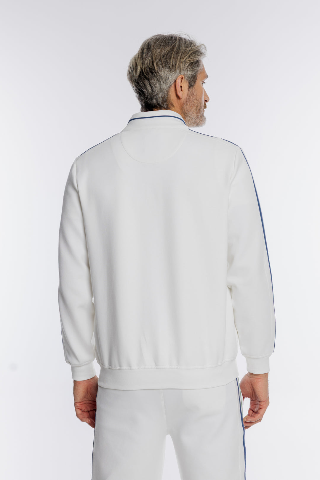 Biały dresowy zestaw premium z kontrastowymi lampasami i logo