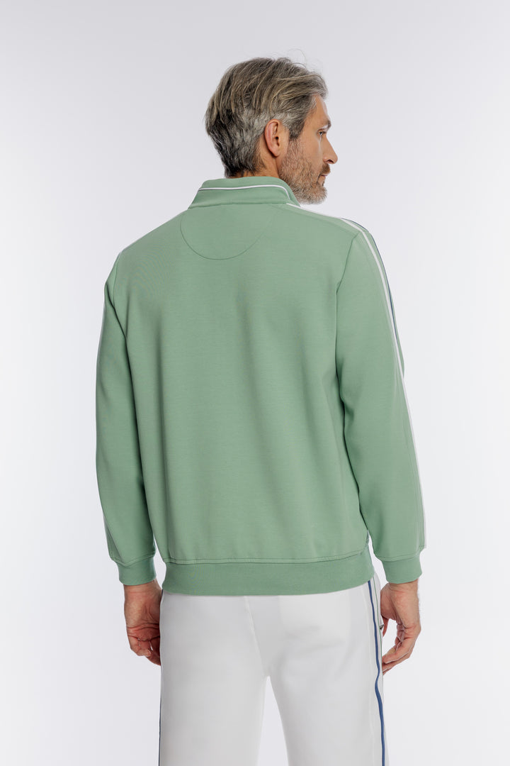 Szałwiowy dresowy komplet z bluzą i białymi szortami