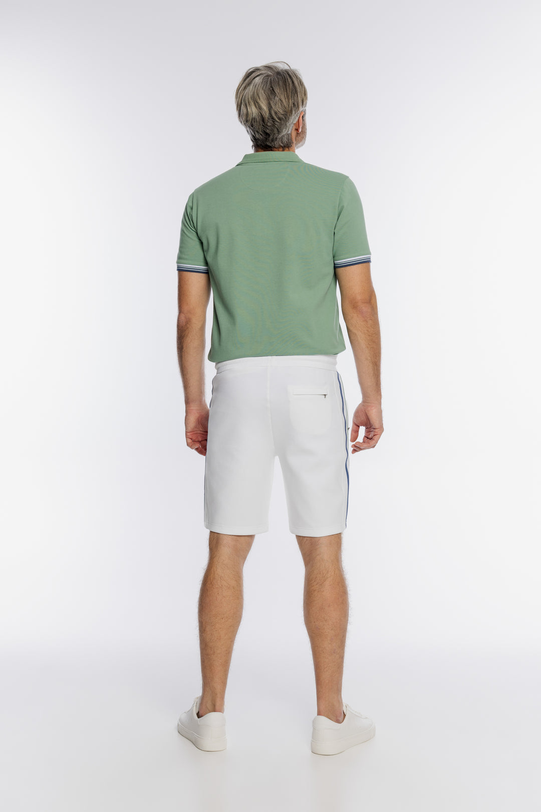 Białe męskie szorty dresowe z lampasami Campione