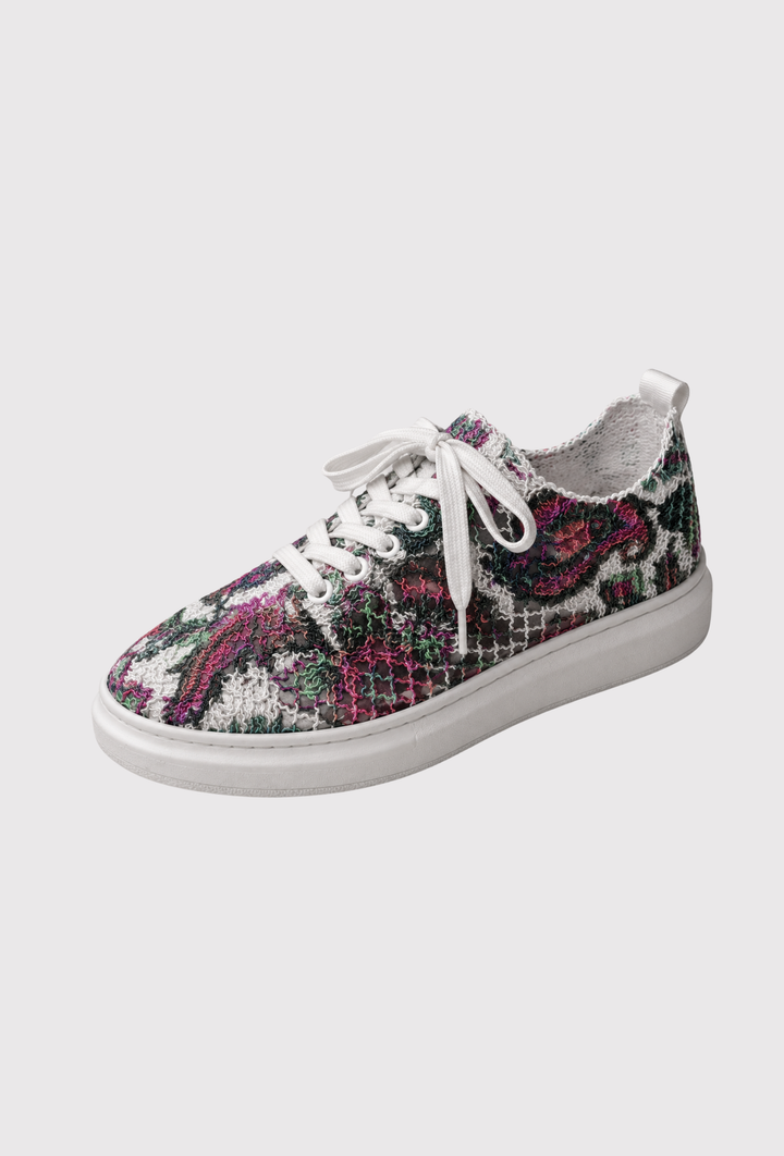 Kolorowe sneakersy z dekoracyjną koronkową strukturą