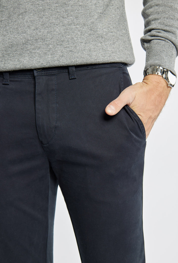 Eleganckie spodnie męskie chinos Primodi w kroju skinny w kolorze granatowym